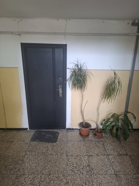 Titan, Trapezului, chiar la metrou 1 Decembrie