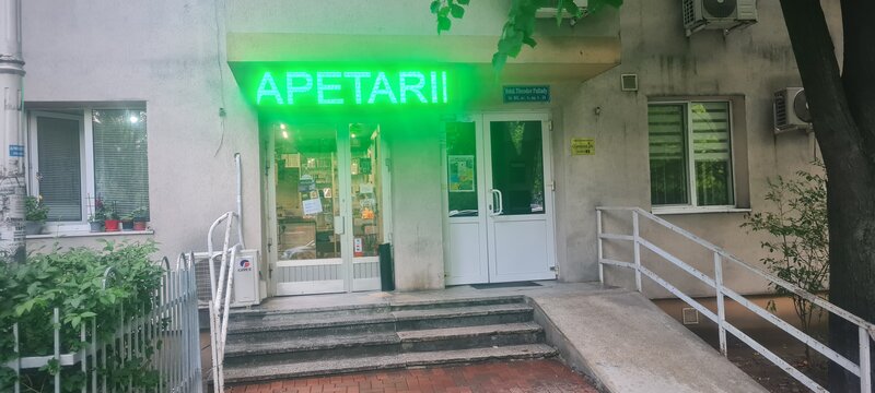 Titan, Trapezului, chiar la metrou 1 Decembrie